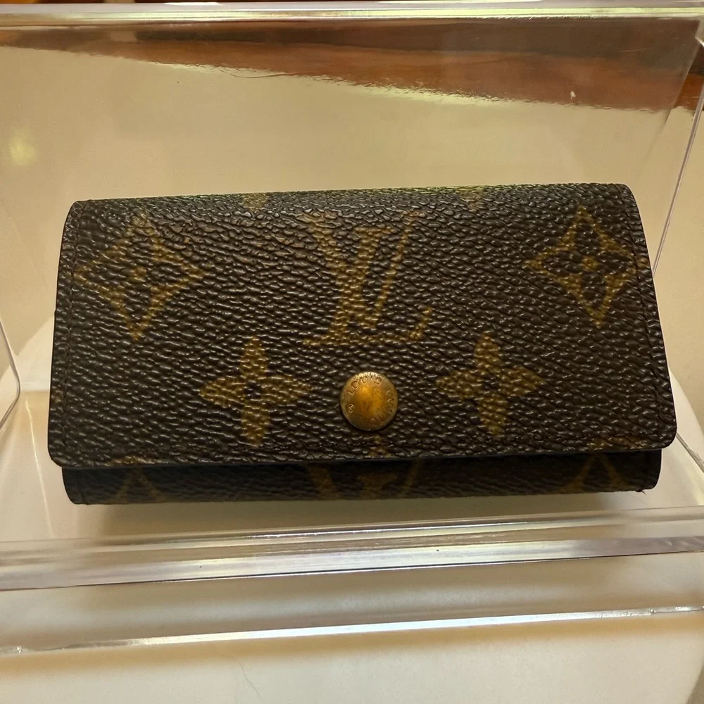 Louis Vuitton Monogram‎ Canvas 4 Key Holder Wallet 🗝️✨